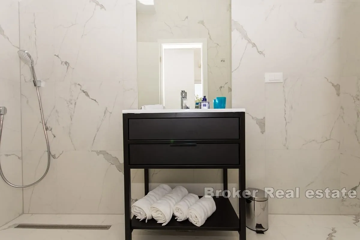 luksuzan penthouse s pogledom na more - slika 16