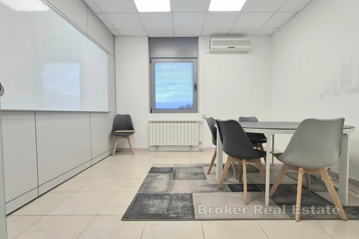 uredski prostor od 365 m² u poslovnoj zgradi - slika 6