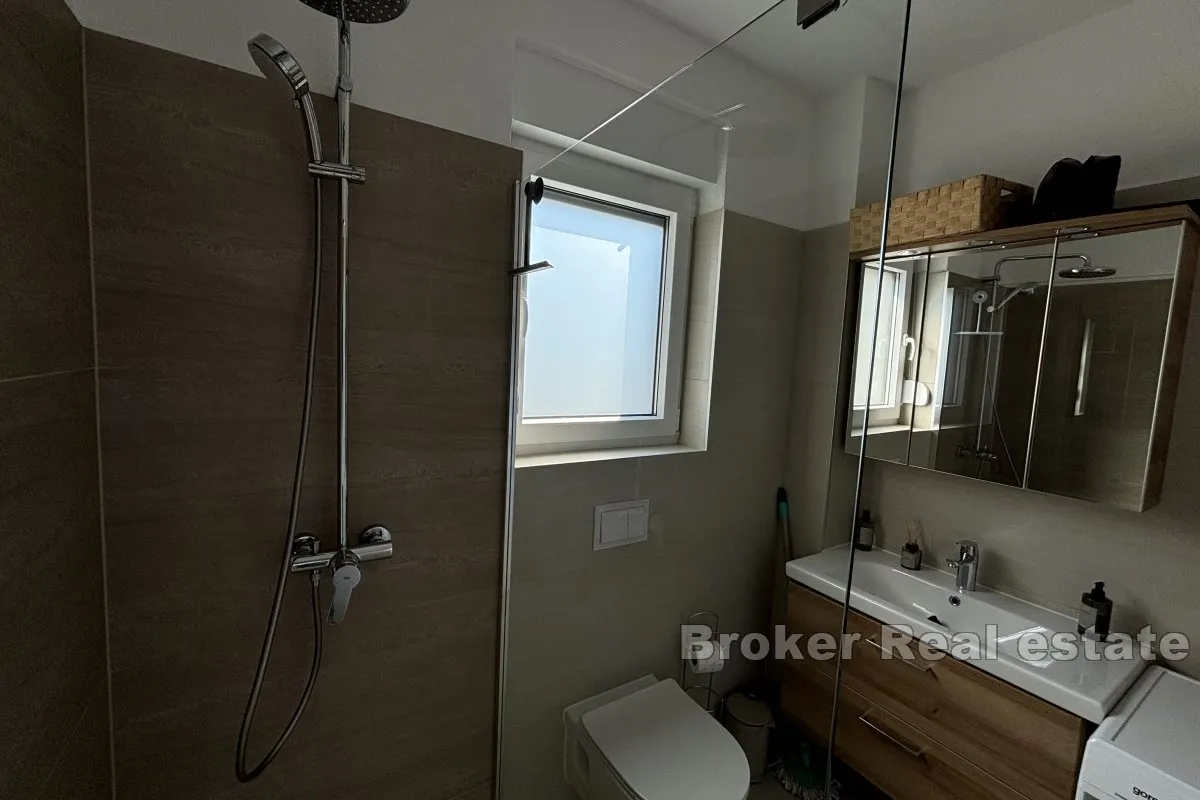 moderan apartman s djelomičnim pogledom na more - slika 14