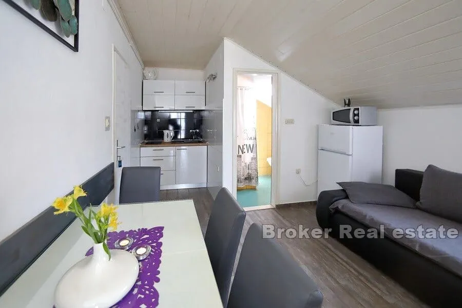 apartmanska vila prvi red do mora - slika 9