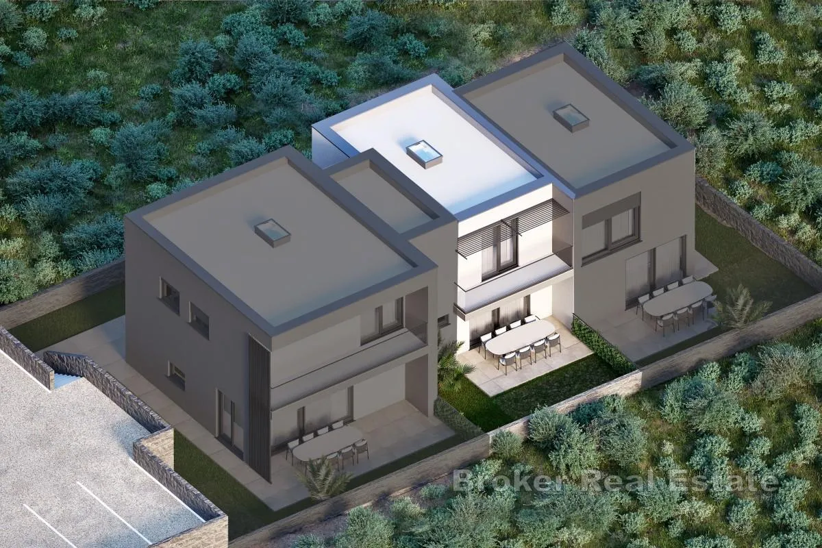 triplex s dvorištem i opcijom bazena - slika 2
