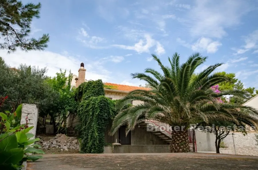 samostojeća kuća na 2 kata, uz more - slika 10