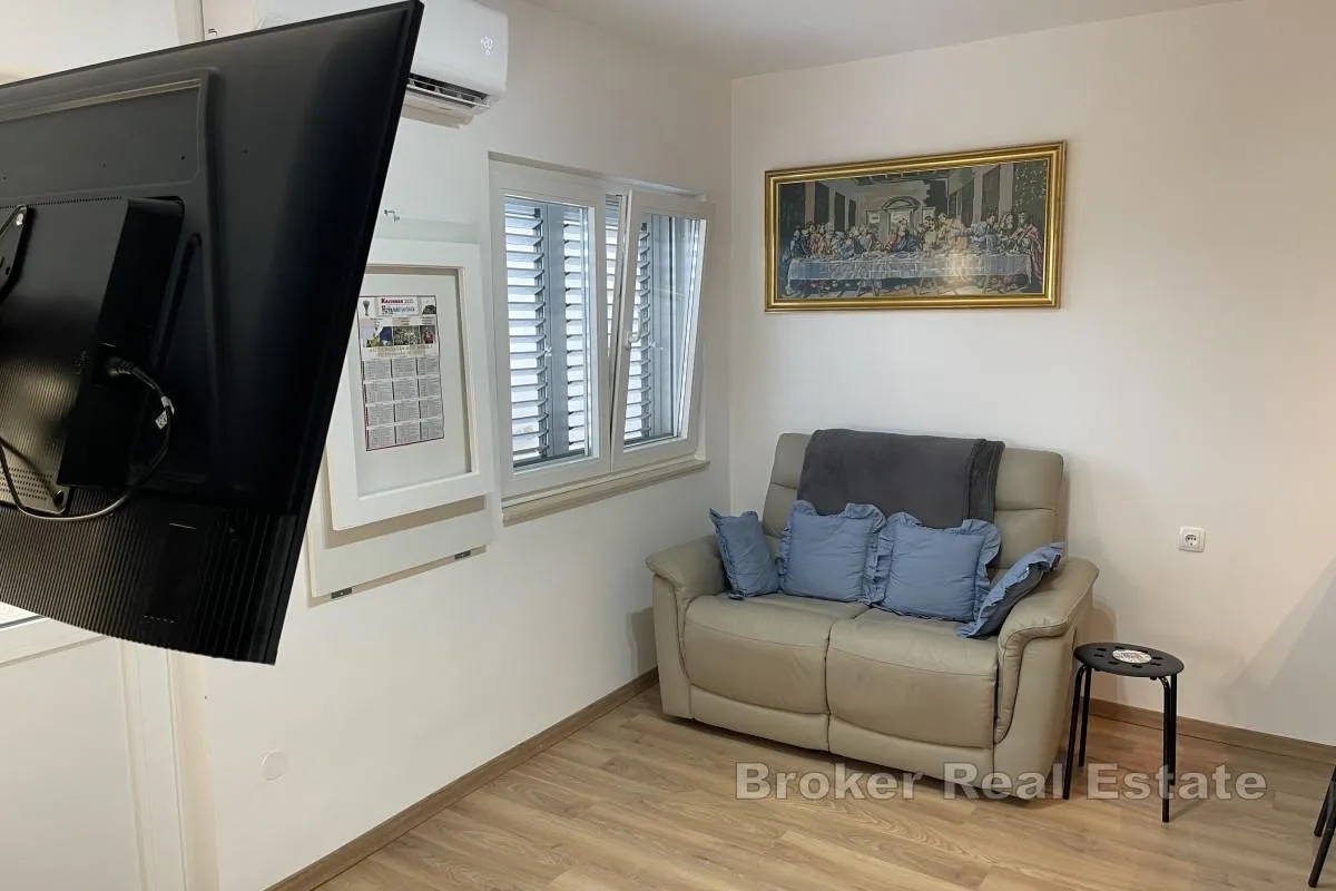 apartmanska kuća u centru grada - slika 9