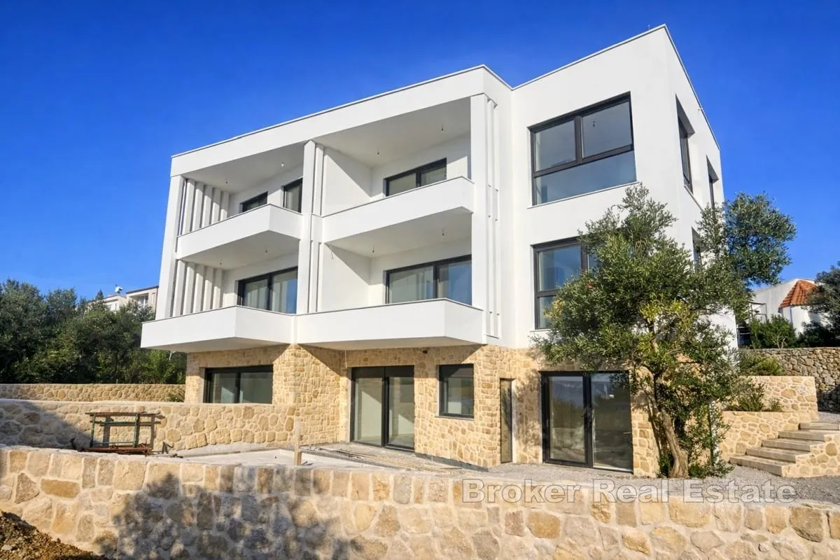 moderan apartman s bazenom i okućnicom - slika 2