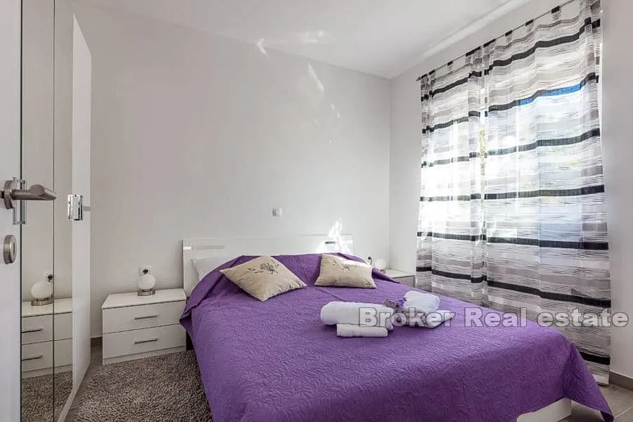 apartmanska kuća u drugom redu do mora - slika 9