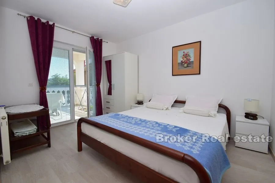 apartmanska kuća, prvi red do mora - slika 11