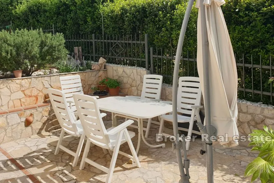apartmanska kuća u drugom redu od mora - slika 6