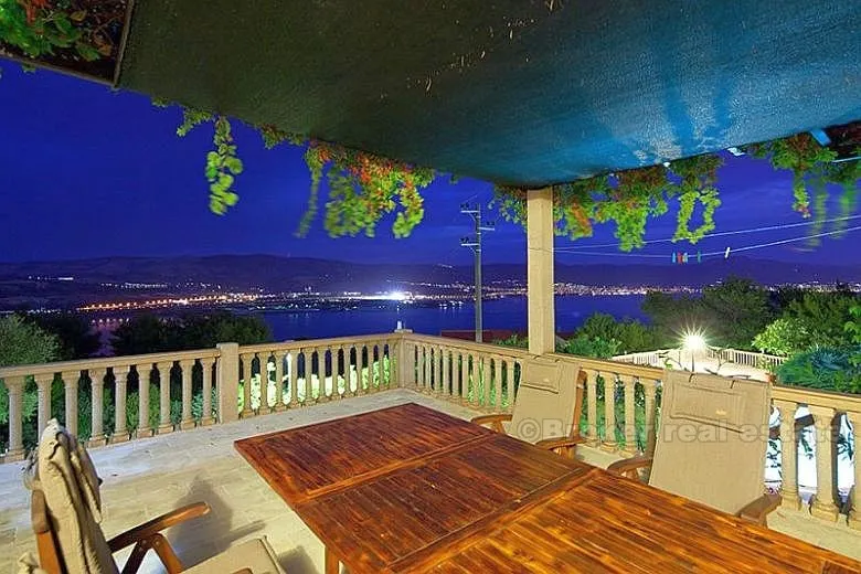 kuća / vila okružena mediteranskim vrtom, za najam - slika 12