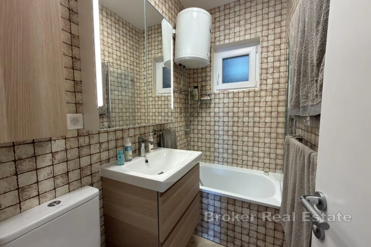 tri apartmanske jedince s pogledom na more - slika 12