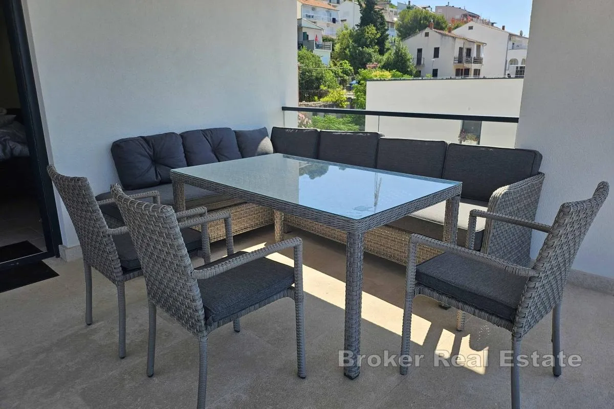 trosobni apartman s pogledom na more - slika 6