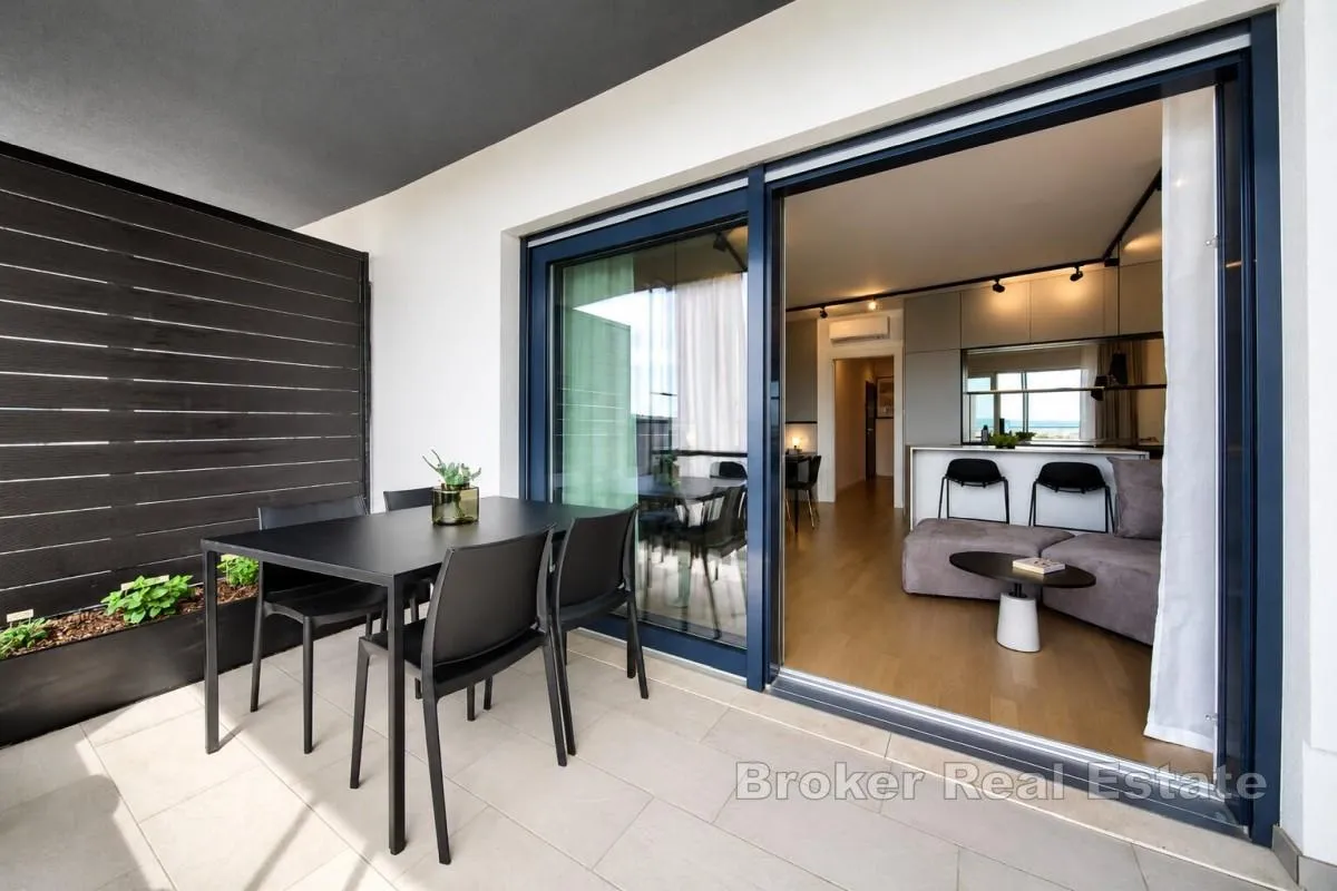 moderan apartman s pogledom na more - slika 6