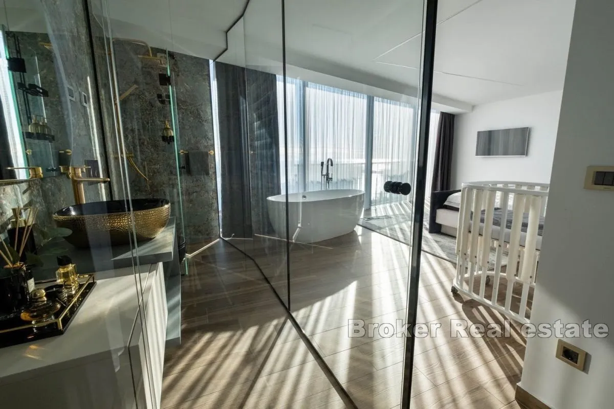 penthouse s pogledom na more na dominantnoj poziciji - slika 9