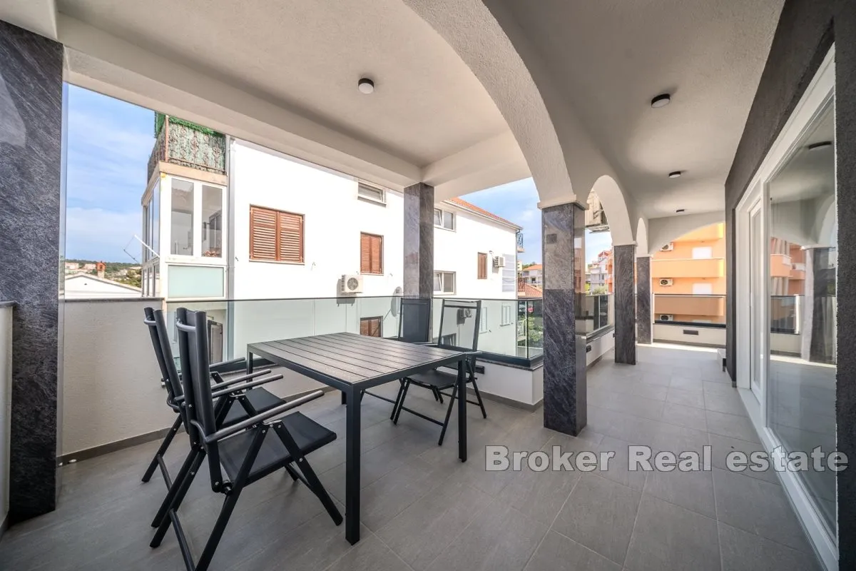moderna vila sa šest apartmanskih jedinica - slika 6