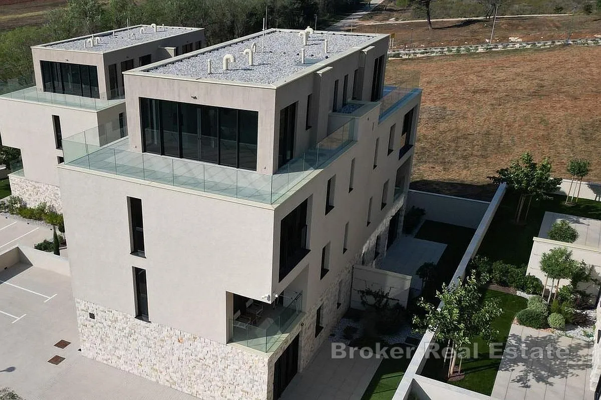 predivni dvoetažni penthouse u modernoj novogradnji unutar resorta - slika 4