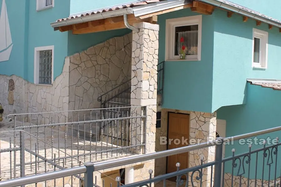 apartmanska kuća u drugom redu od mora - slika 17