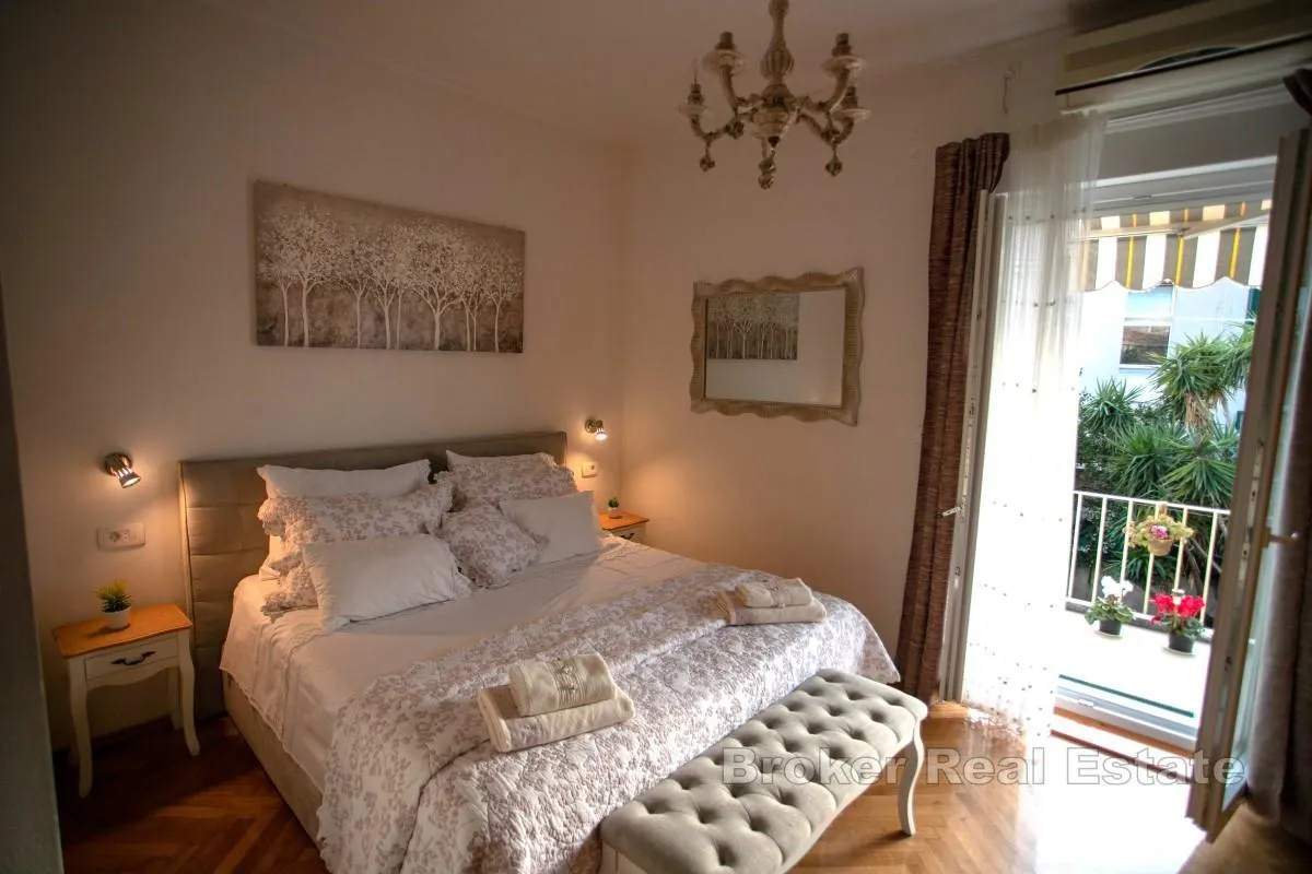 dvosoban apartman sa garažom i dvorom u blizini centra - slika 12