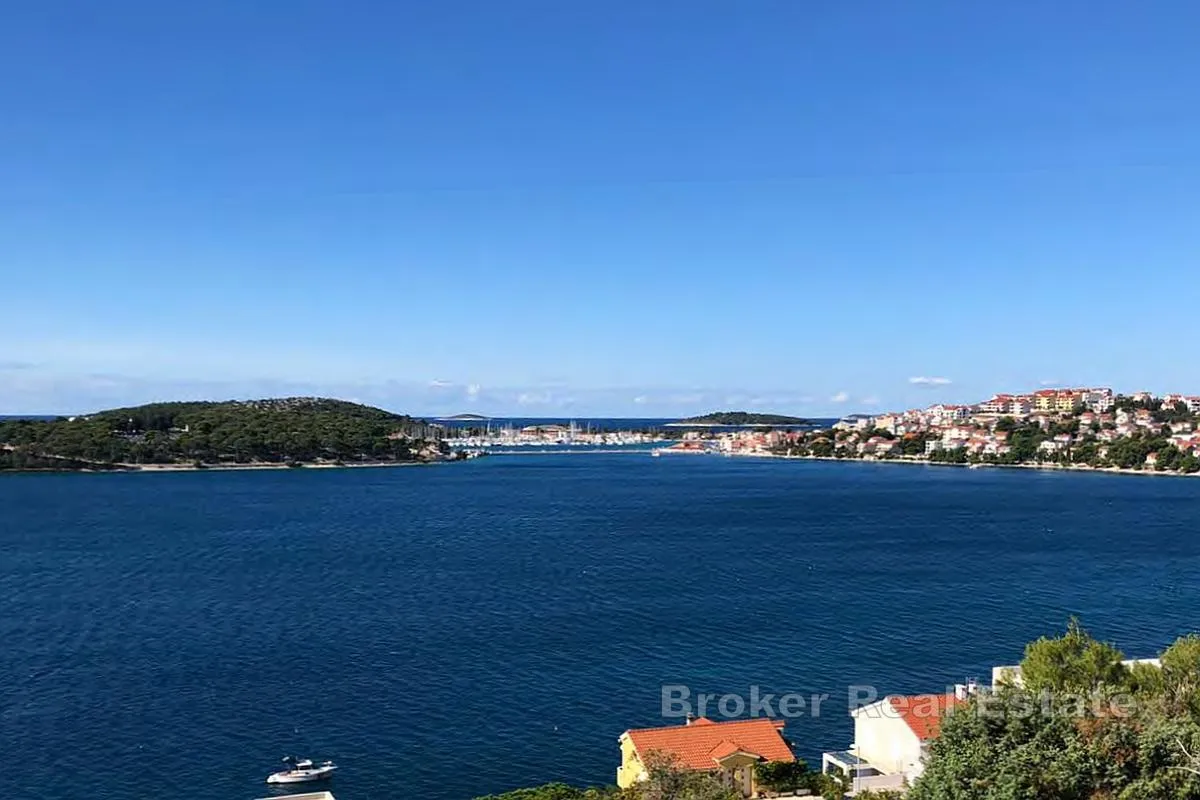 Građevinsko zemljište s pogledom na more - Rogoznica