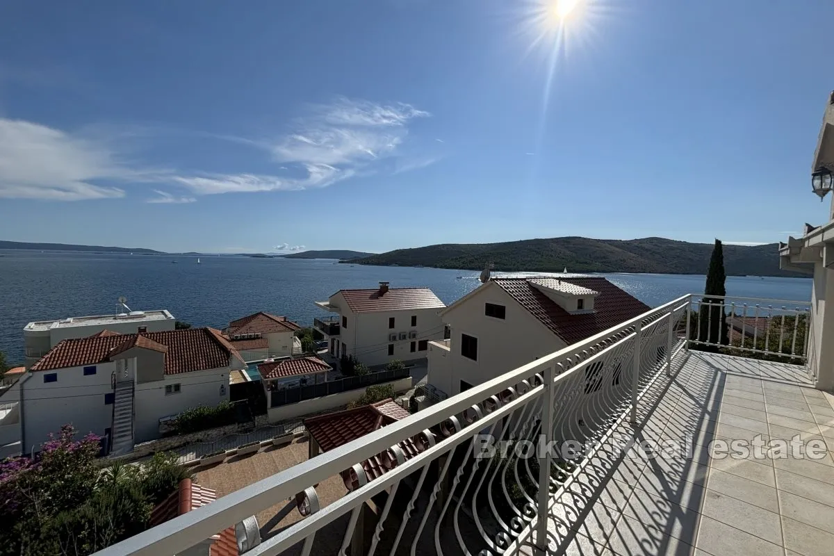 Prostrana kuća s pogledom na more - Trogir