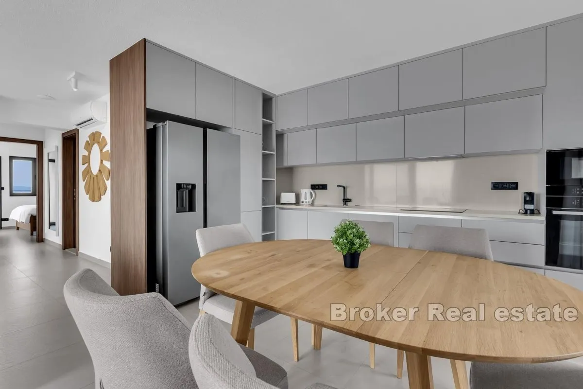luksuzni apartman u prvom redu do mora - slika 7