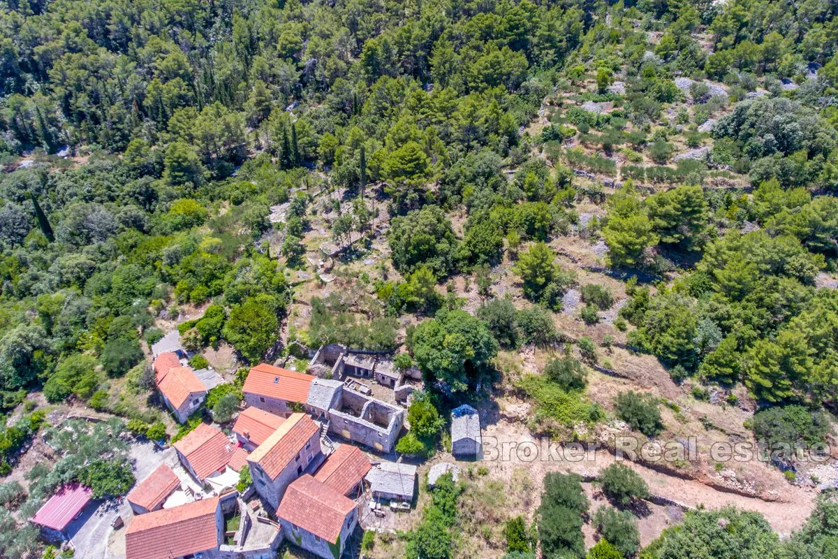 građevinsko zemljište u srcu otoka hvara - slika 2