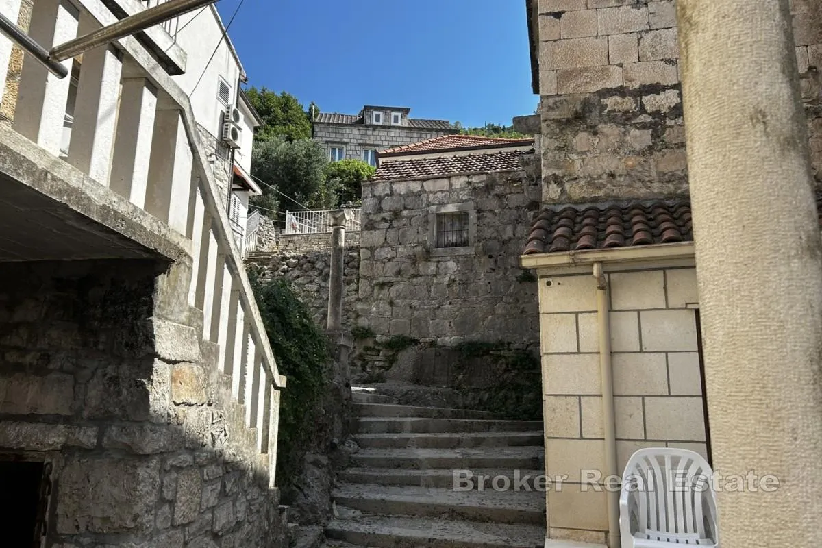 kamena kuća u strogom centru - slika 8