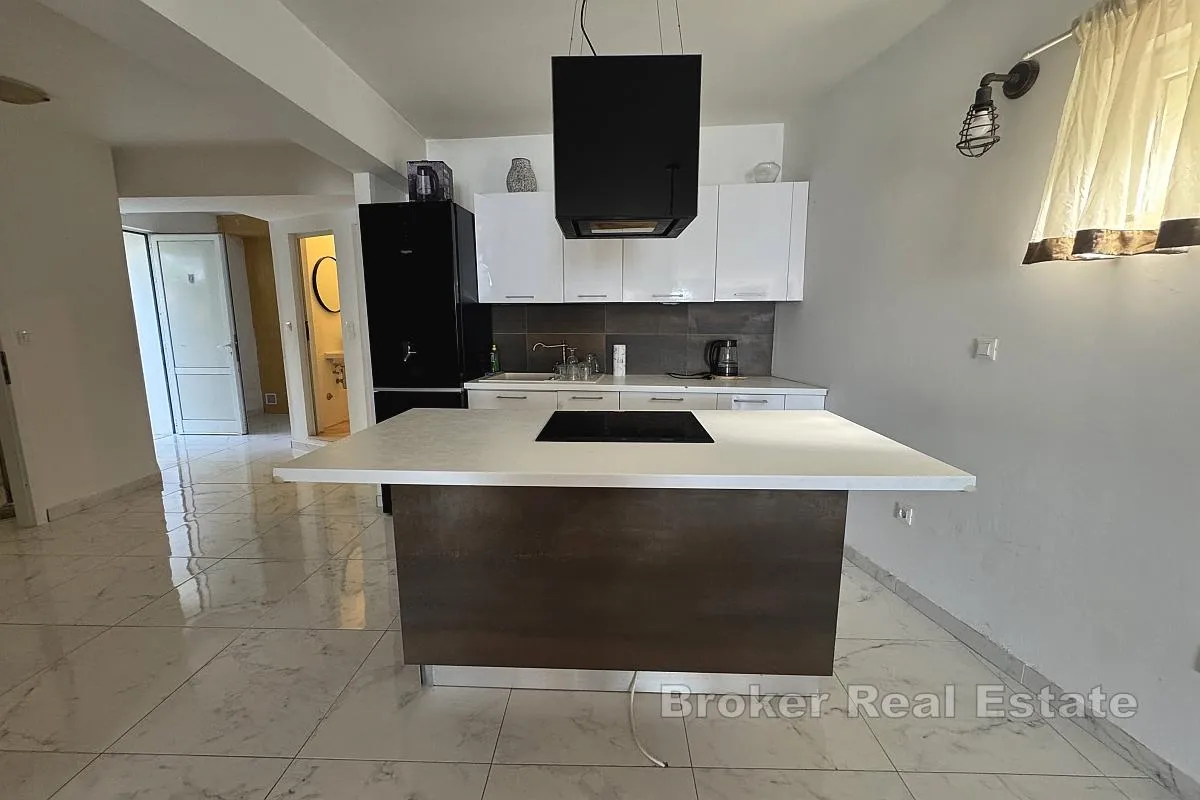 dvosoban apartman s pogledom na more - slika 6