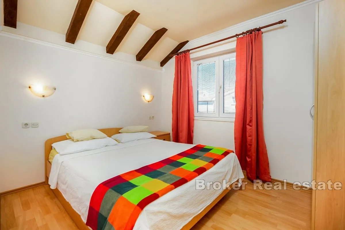 apartmanska kuća s restoranom - slika 10
