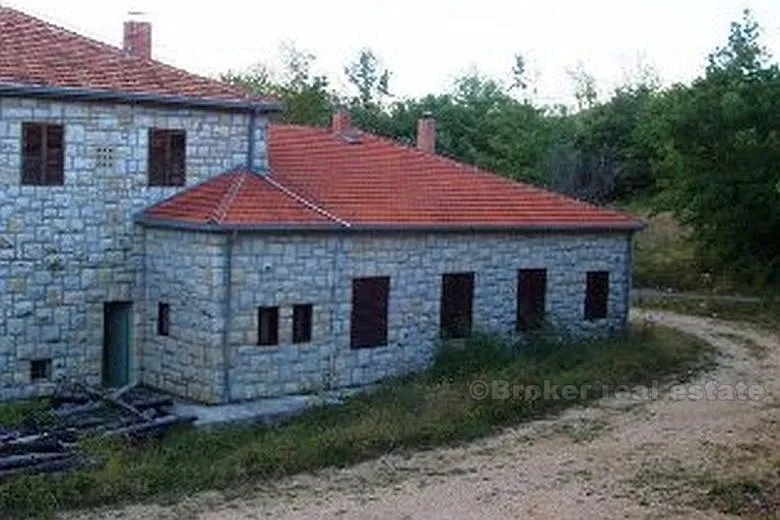 zgrada sa 15 soba - idealno za starački dom - slika 3
