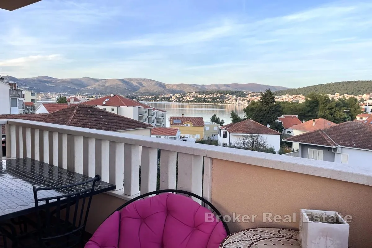 dvosoban stan s pogledom na more - slika 4