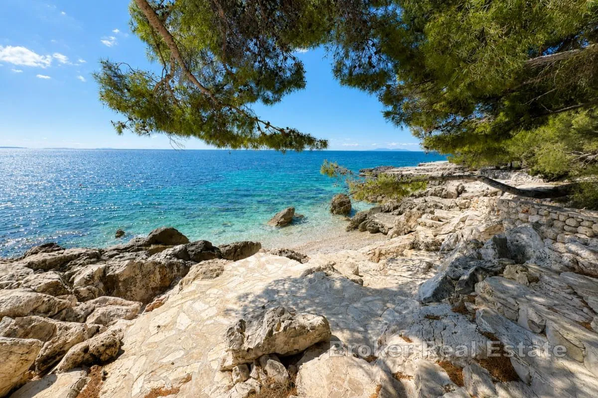 apartman s bazenom i vrtom, 60 m od mora - slika 12