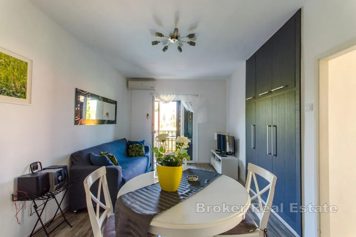 apartmanska kuća s bazenom - slika 11