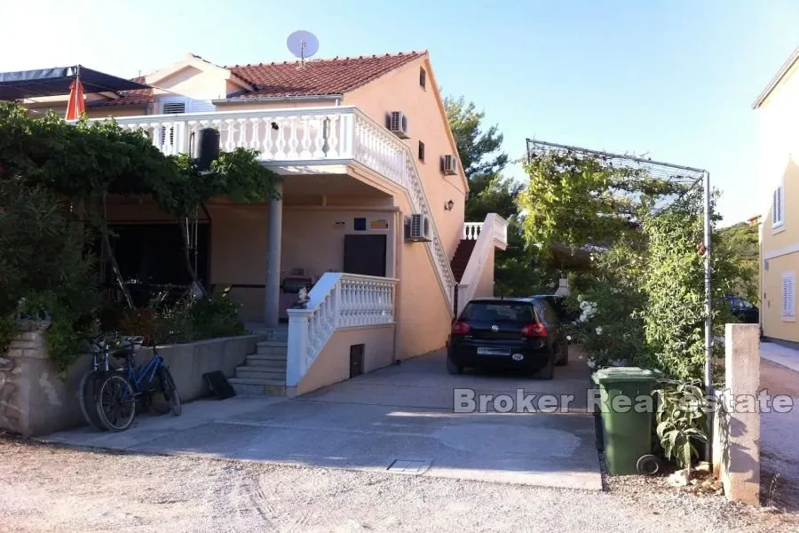 apartmanska kuća - slika 2