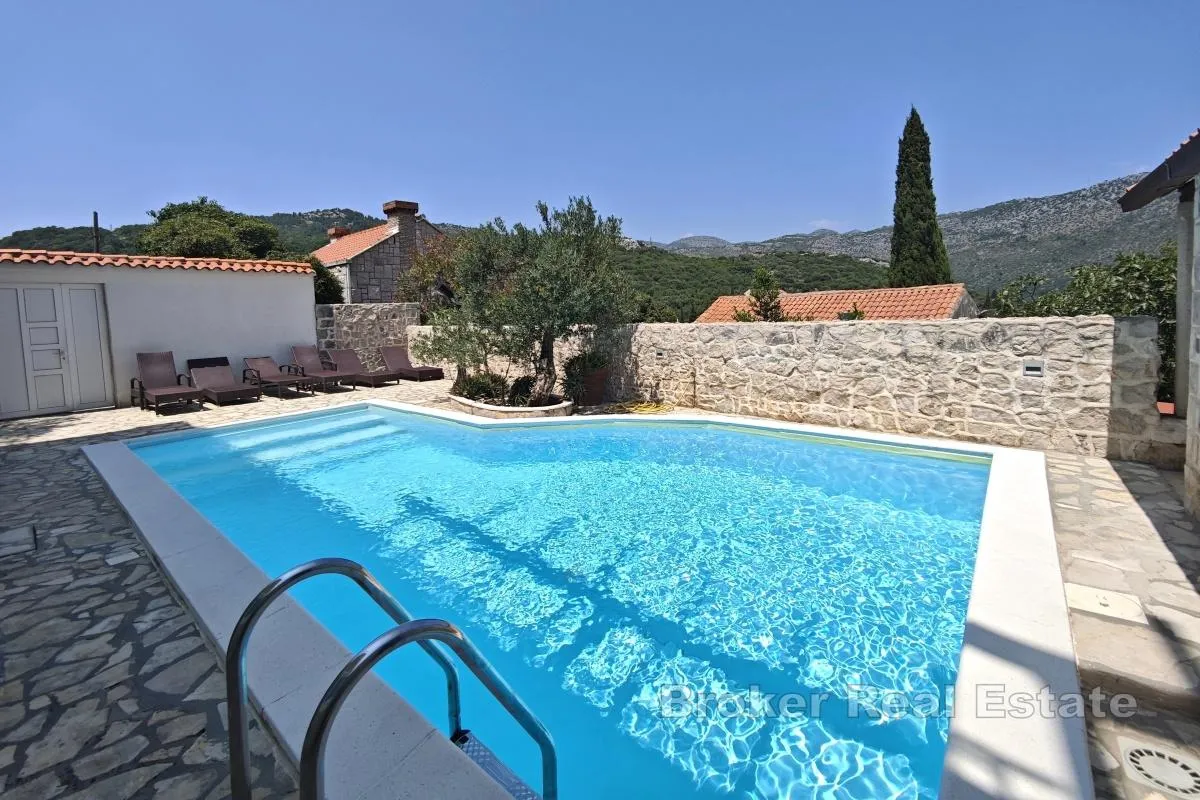 kamena vila s bazenom i pogledom na more - slika 3