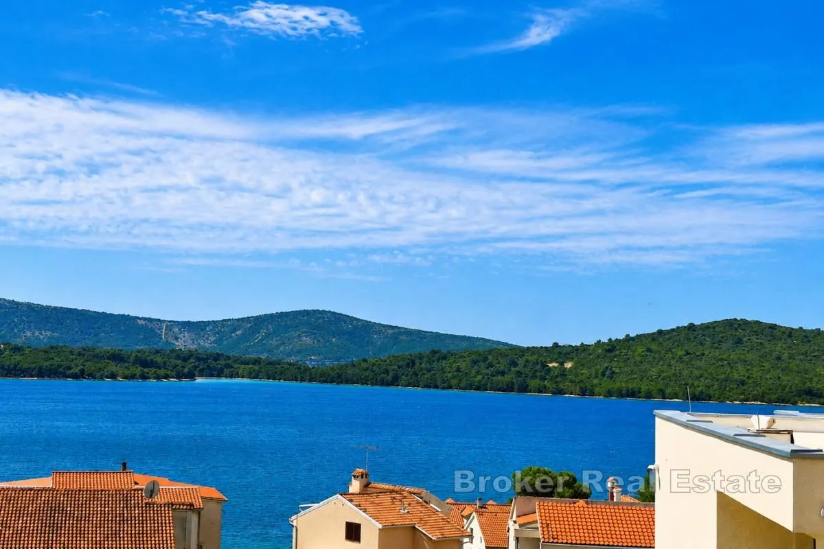 novoizgrađena vila s bazenom i pogledom na more - slika 17