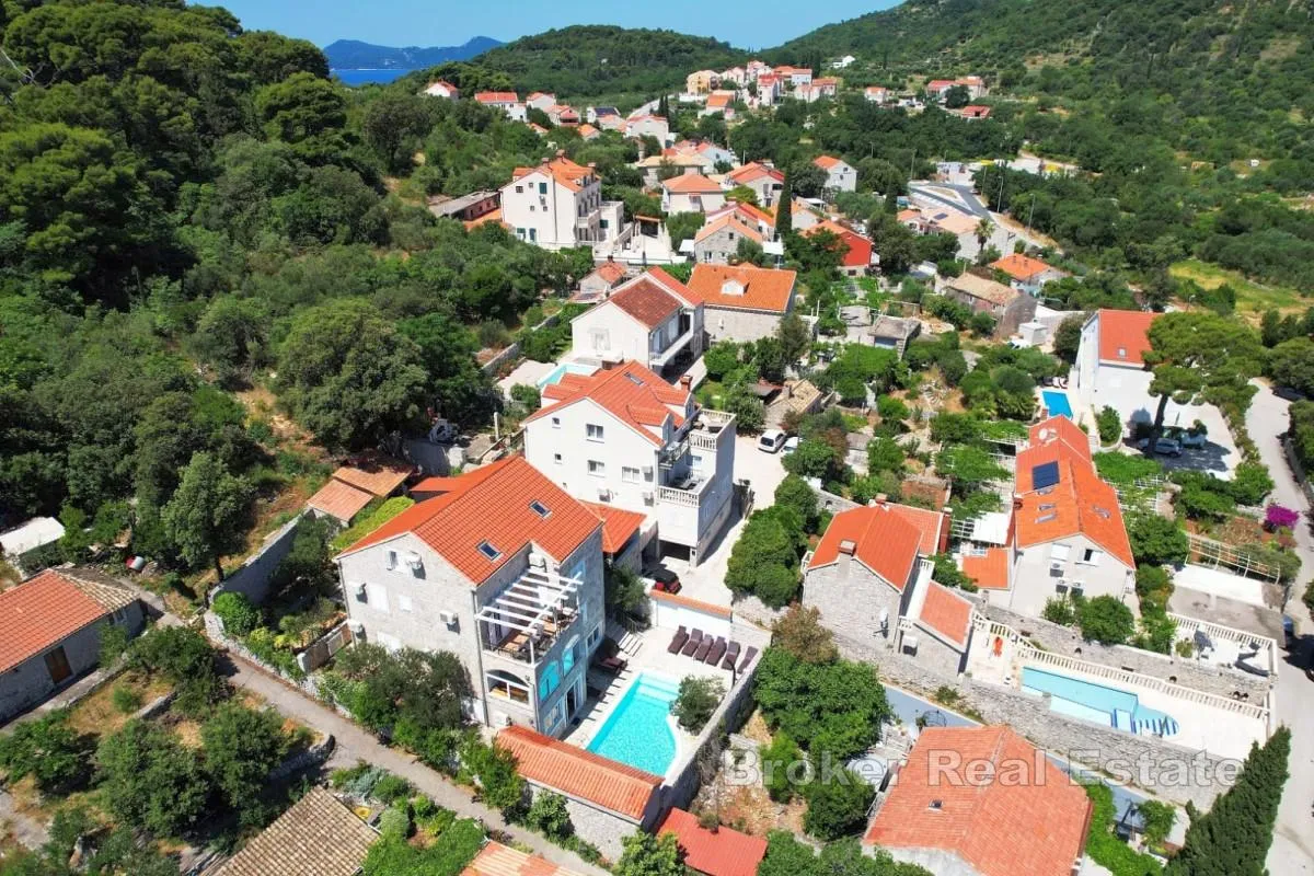 kamena vila s bazenom i pogledom na more - slika 22