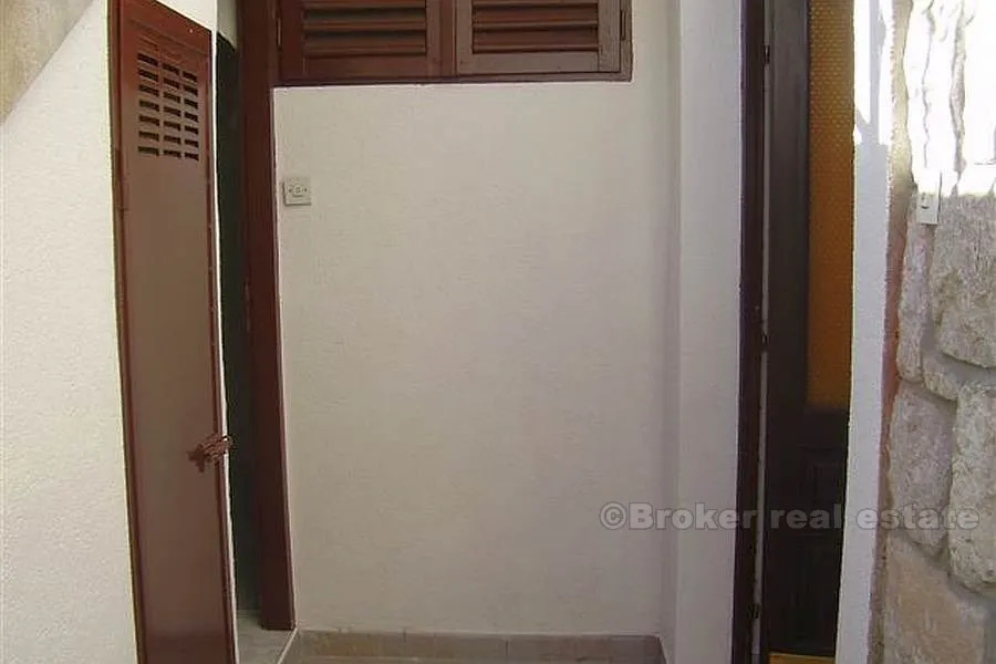troetažna kuća, na prodaju - slika 13