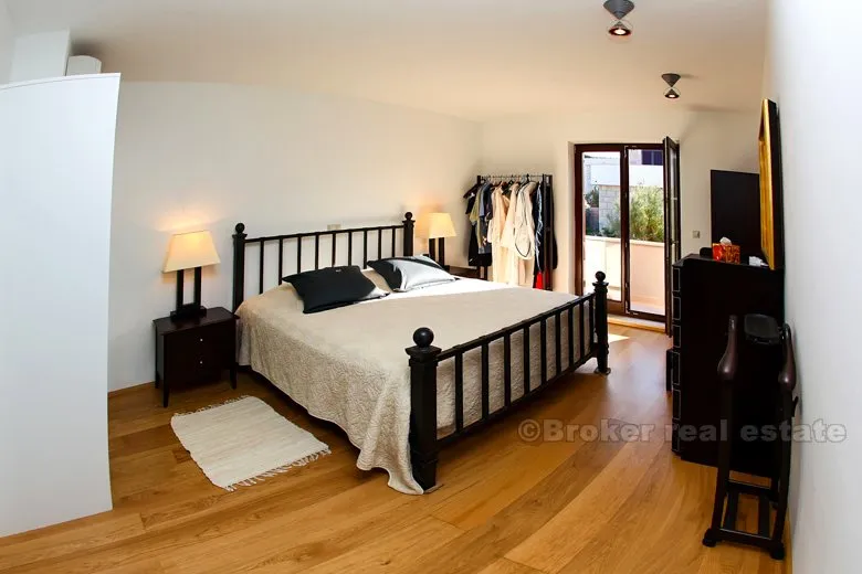 villa smješten u lijepoj uvali, na prodaju - slika 16