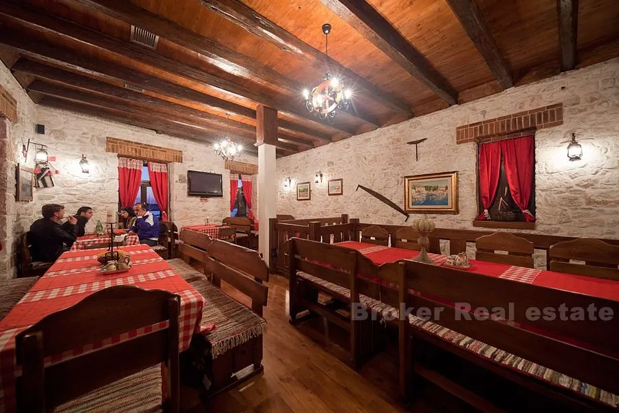 rogoznica, prekrasna kamena kuća s restoranom - slika 10
