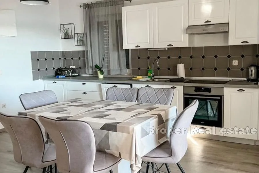 apartmanska kuća u prvom redu do mora - slika 3