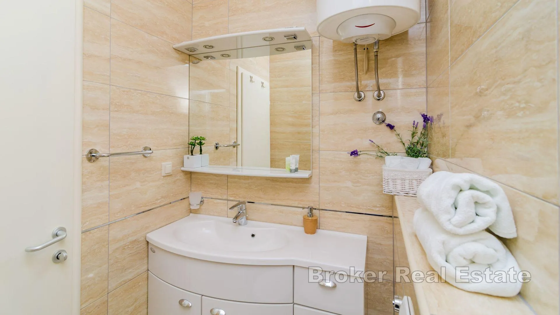 apartmanska kuća u prvom redu do mora - slika 21