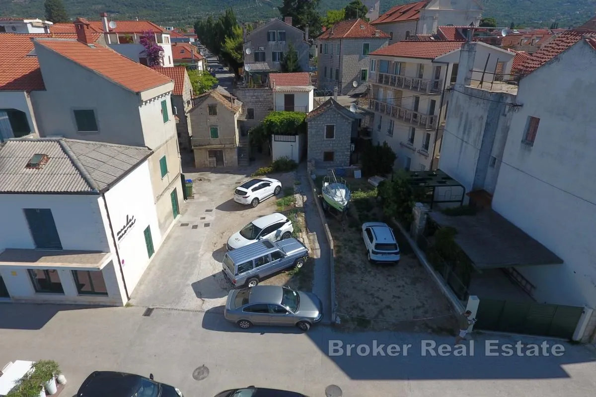 kamena kuća za renovaciju s vrtom u prvom redu od mora - slika 7