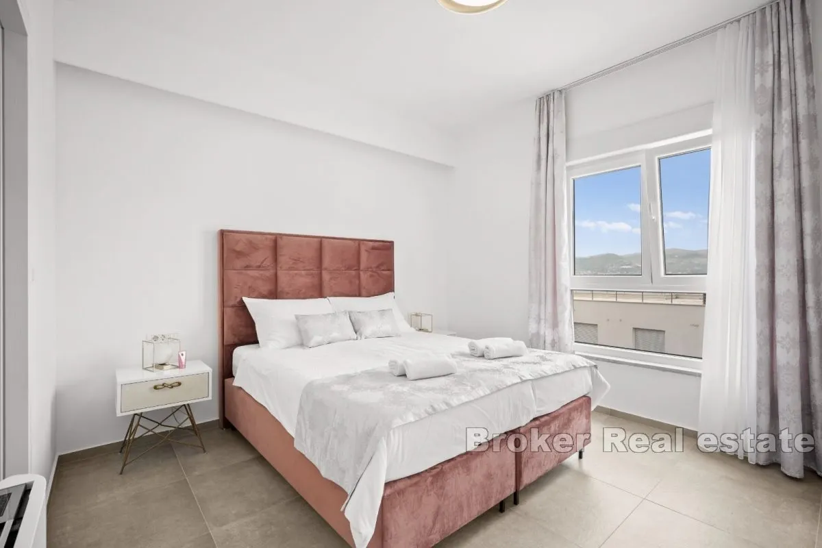 luksuzan penthouse s bazenom i prekrasnim pogledom na more - slika 10