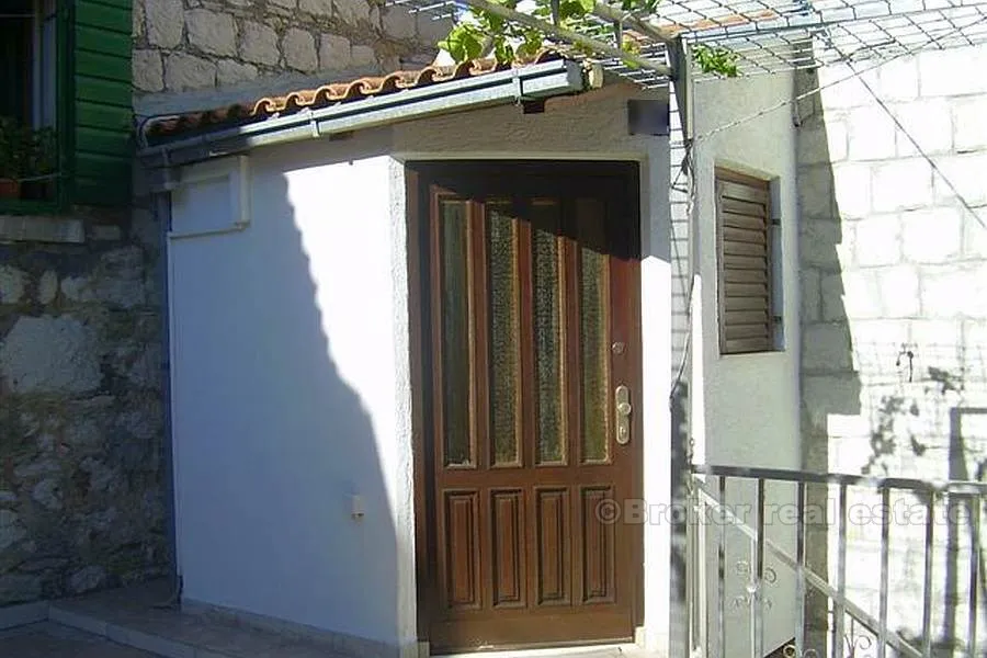 troetažna kuća, na prodaju - slika 1