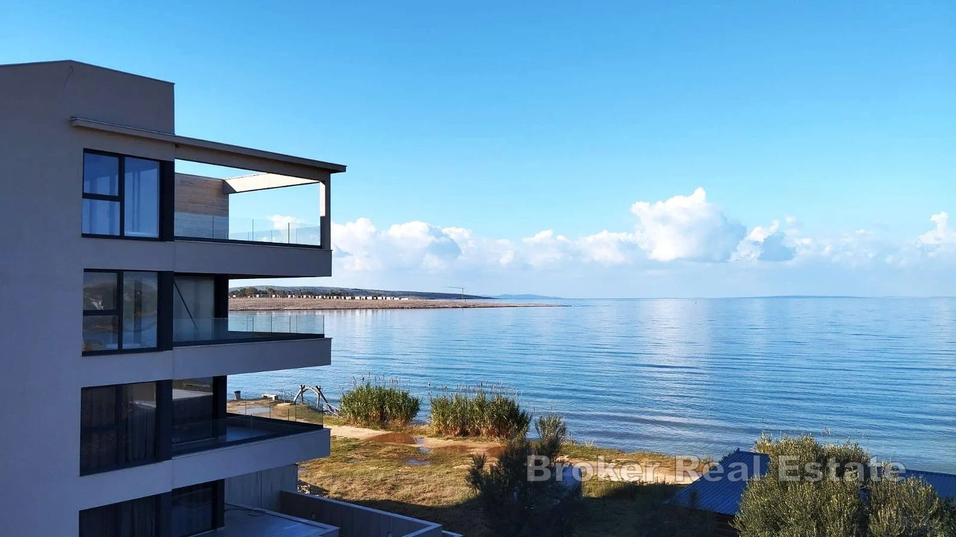 luksuzan penthouse u prvom redu do mora - slika 16
