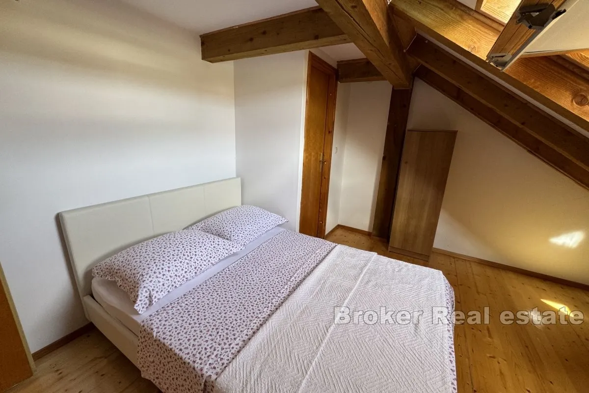 apartmanska kuća na mirnoj lokaciji - slika 10