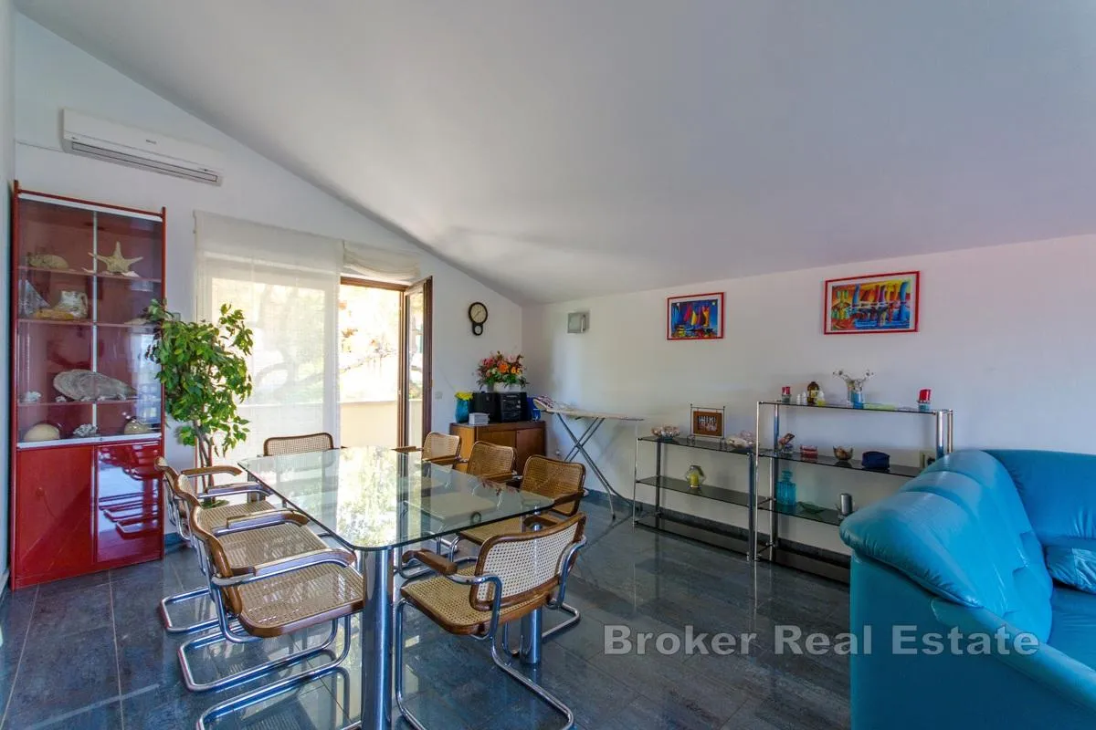 apartmanska kuća s bazenom - slika 8