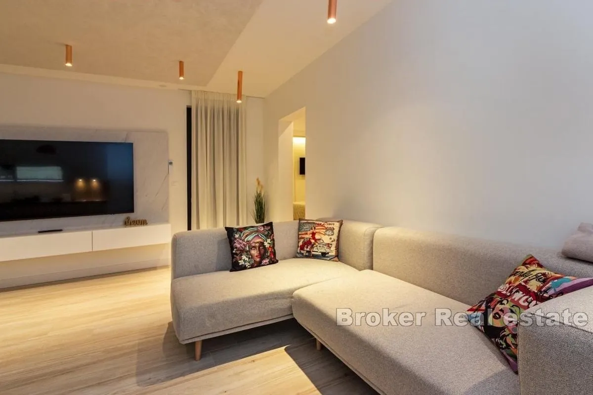 luksuzni penthouse u blizini mora - slika 3