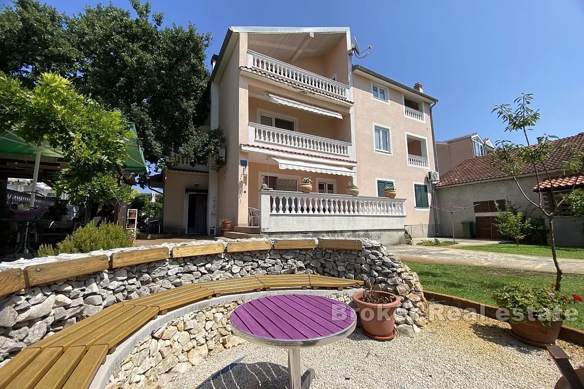 apartmanska kuća s restoranom - slika 2