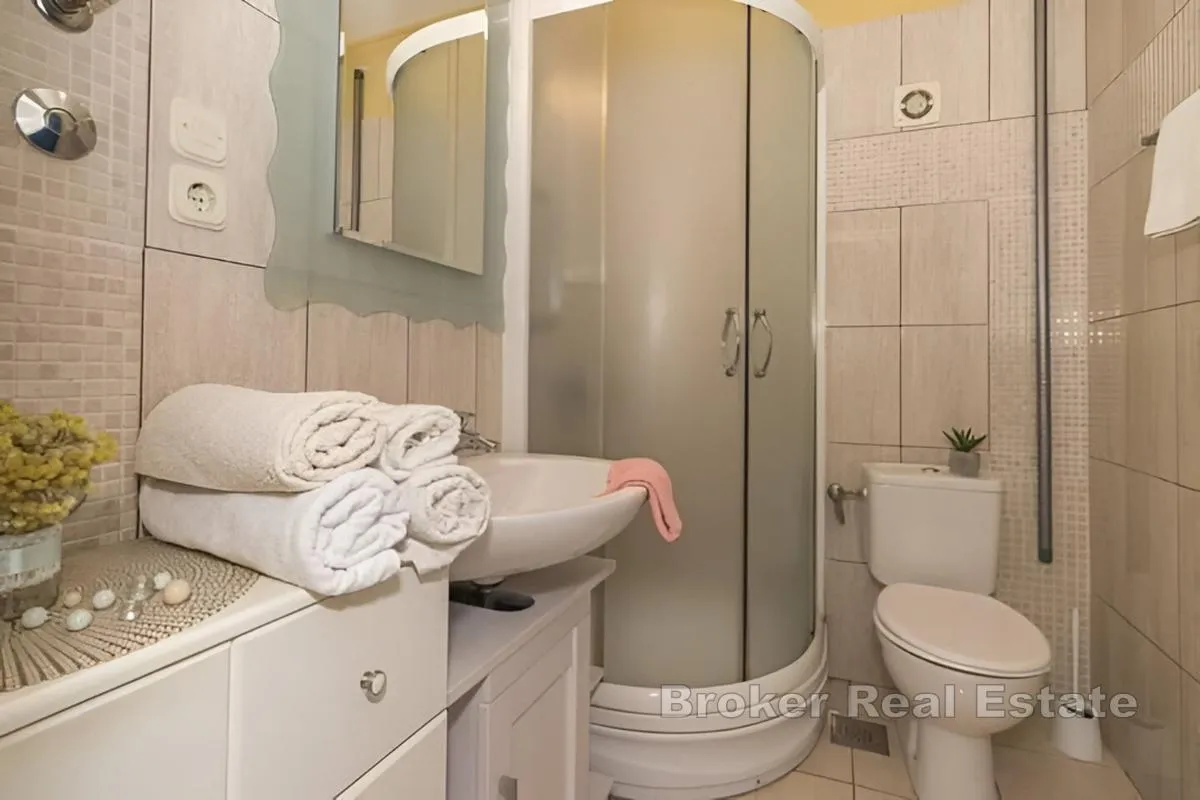 dvije apartmanske jedinice s pogledom na more - slika 10