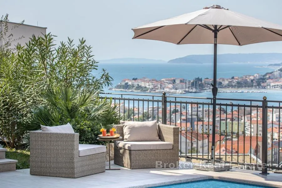 atraktivan apartman s bazenom i pogledom na more - slika 3